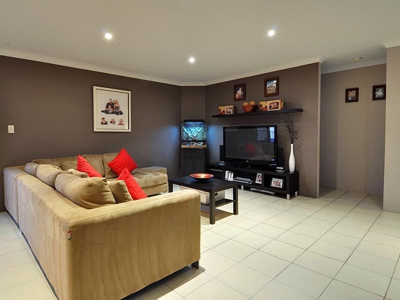 9 Leichardt Crossing, Hammond Park WA 6164