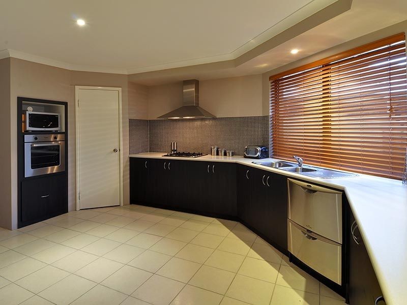 9 Leichardt Crossing, Hammond Park WA 6164