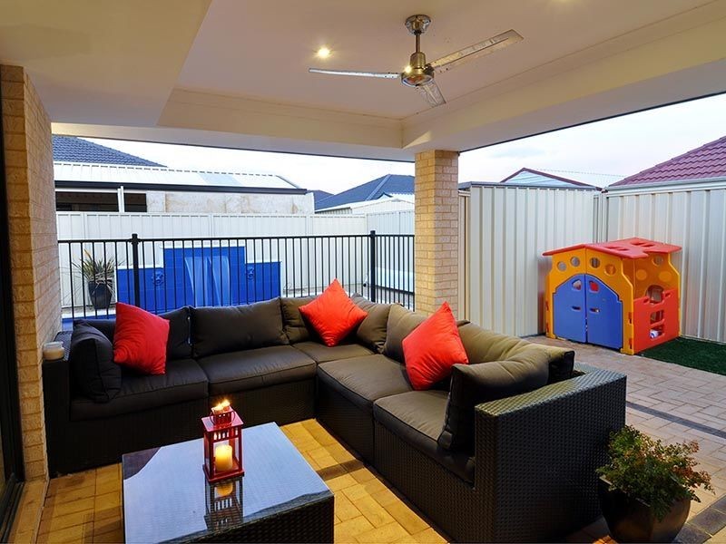 9 Leichardt Crossing, Hammond Park WA 6164