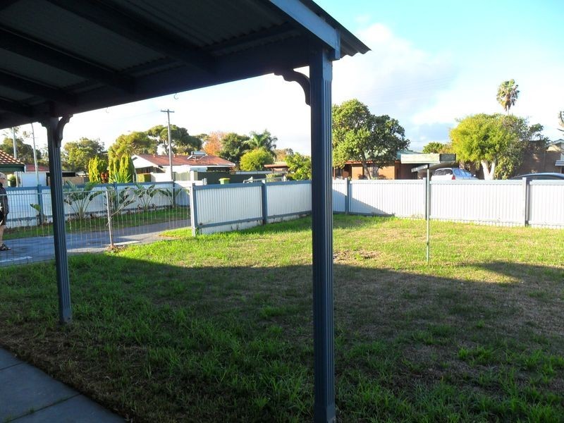 5 Leo Place, Rockingham WA 6168