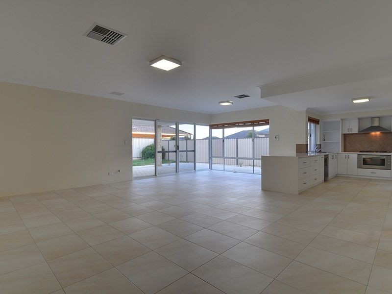 12 Cotswold Parade, Aubin Grove WA 6164