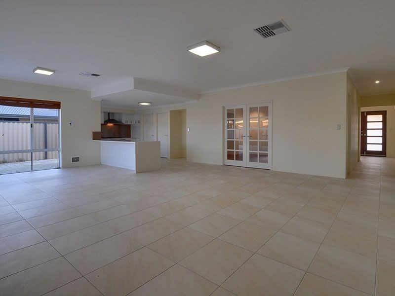 12 Cotswold Parade, Aubin Grove WA 6164