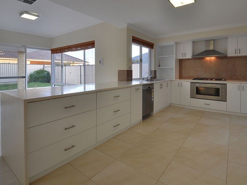 12 Cotswold Parade, Aubin Grove WA 6164