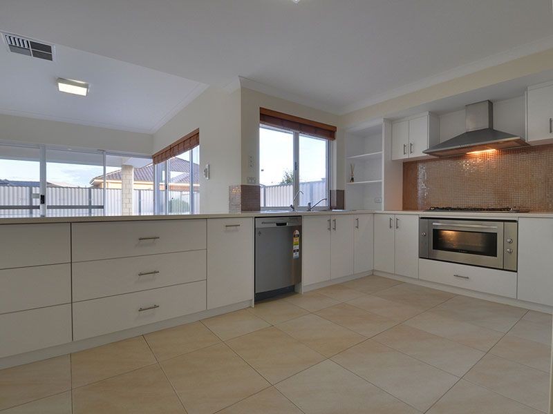 12 Cotswold Parade, Aubin Grove WA 6164