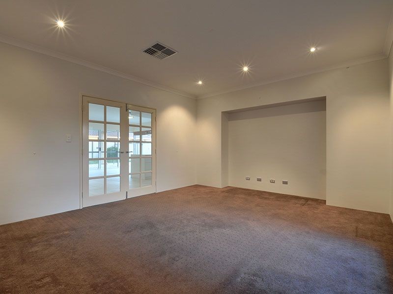 12 Cotswold Parade, Aubin Grove WA 6164