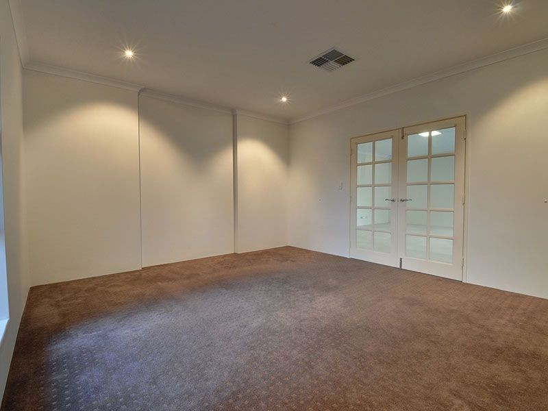 12 Cotswold Parade, Aubin Grove WA 6164
