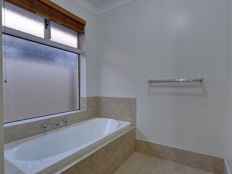 12 Cotswold Parade, Aubin Grove WA 6164