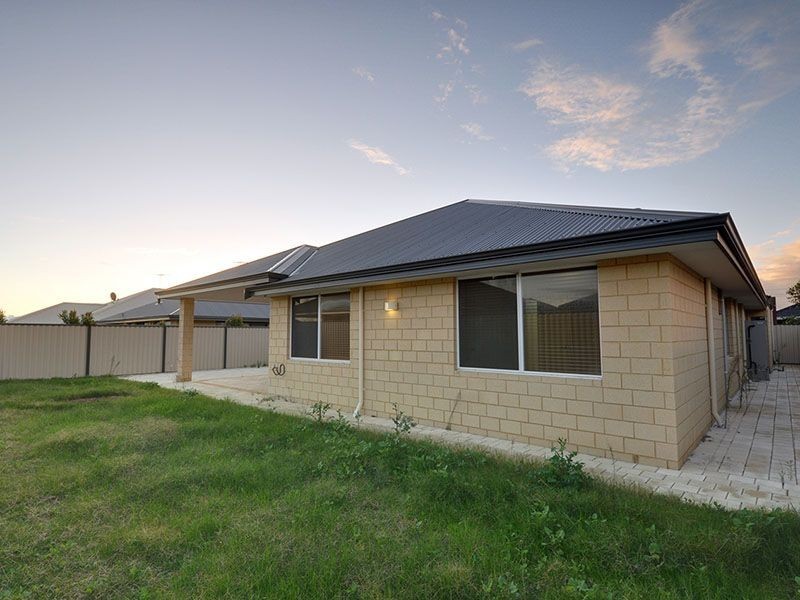 12 Cotswold Parade, Aubin Grove WA 6164