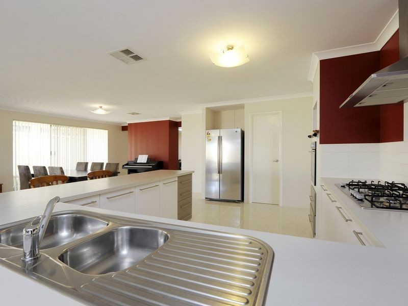 12 Aromatic Crescent, Atwell WA 6164