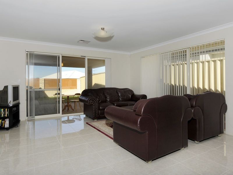 12 Aromatic Crescent, Atwell WA 6164