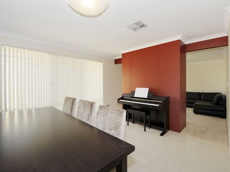 12 Aromatic Crescent, Atwell WA 6164