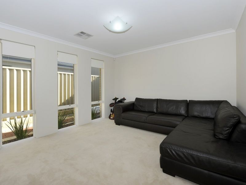 12 Aromatic Crescent, Atwell WA 6164