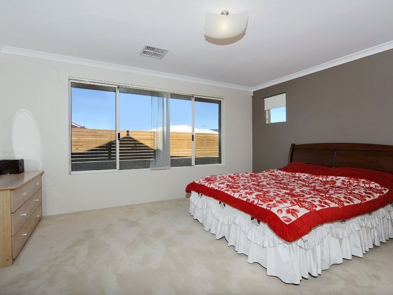 12 Aromatic Crescent, Atwell WA 6164