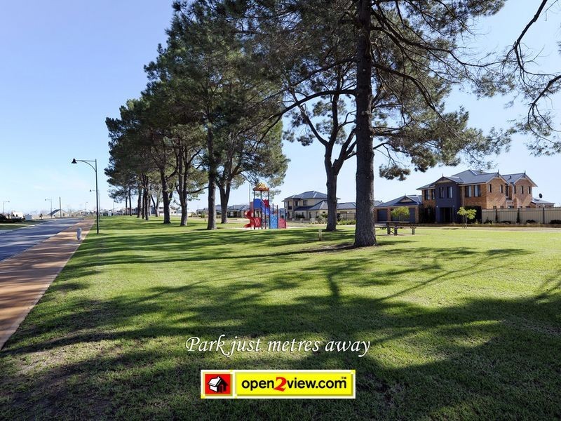 12 Aromatic Crescent, Atwell WA 6164