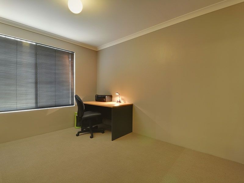 35 Baningan Avenue, Success WA 6164