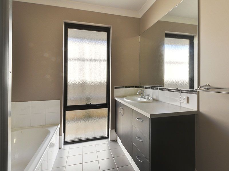 35 Baningan Avenue, Success WA 6164