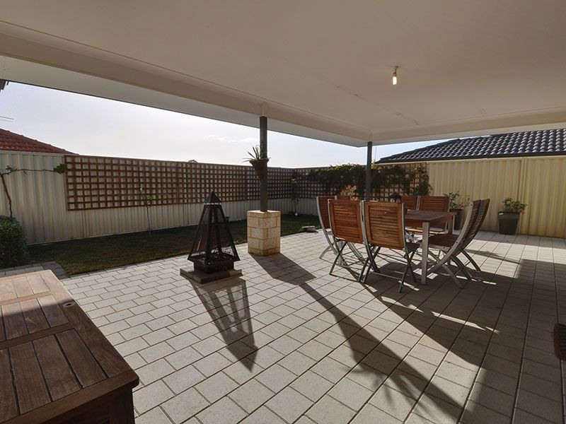 35 Baningan Avenue, Success WA 6164