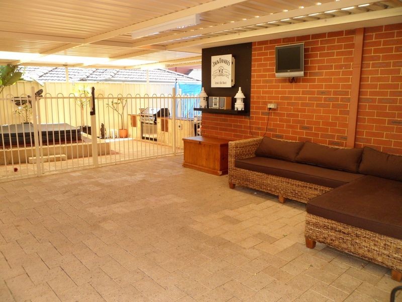 210 Glen Iris Drive, Jandakot WA 6164