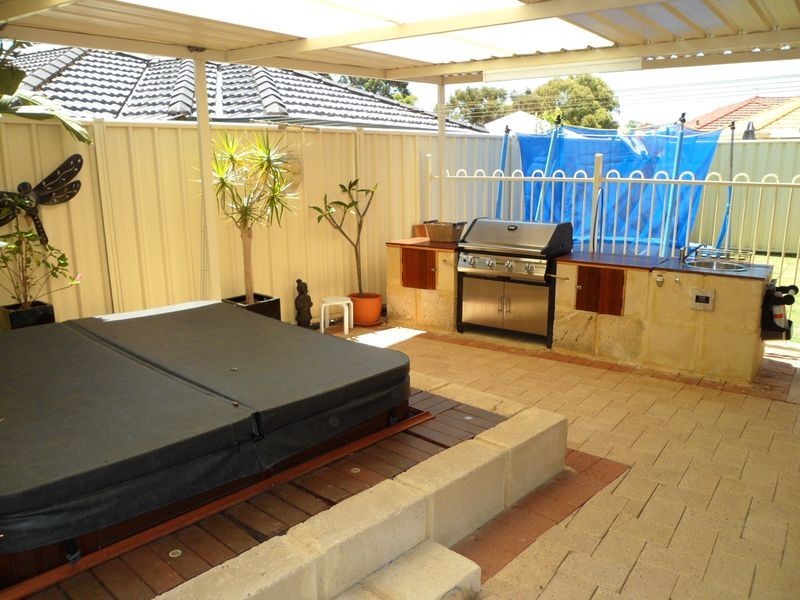 210 Glen Iris Drive, Jandakot WA 6164