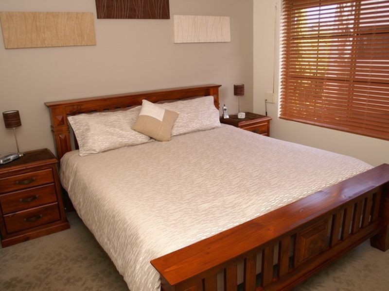 4 Carlhausen Close, Atwell WA 6164