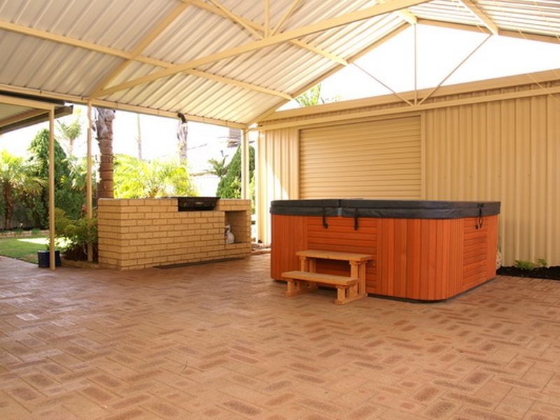 4 Carlhausen Close, Atwell WA 6164