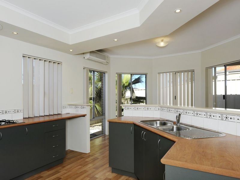 8 Butterfly Loop, Success WA 6164