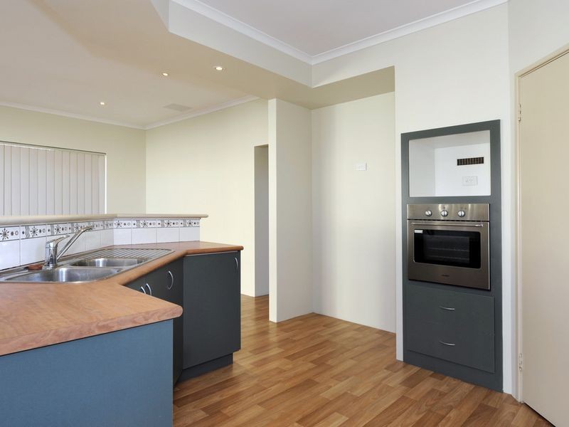 8 Butterfly Loop, Success WA 6164