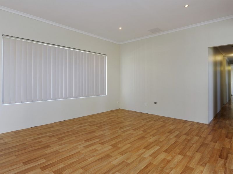 8 Butterfly Loop, Success WA 6164