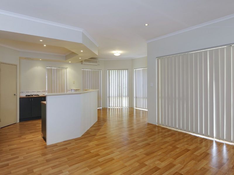 8 Butterfly Loop, Success WA 6164