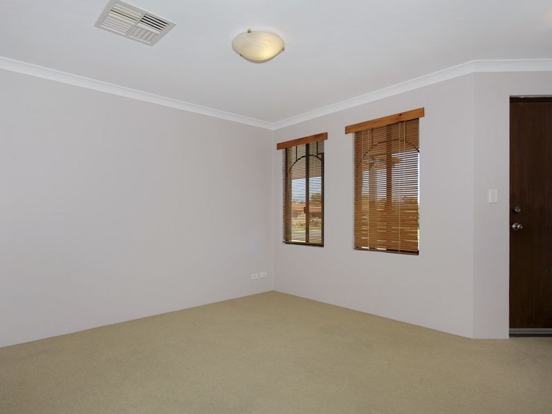 17 Reynardson Avenue, Atwell WA 6164