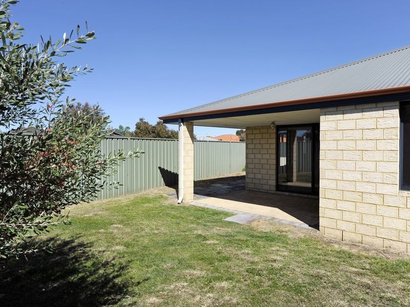 17 Reynardson Avenue, Atwell WA 6164