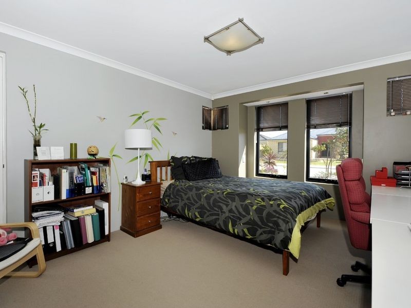 7 Lyon Road, Atwell WA 6164