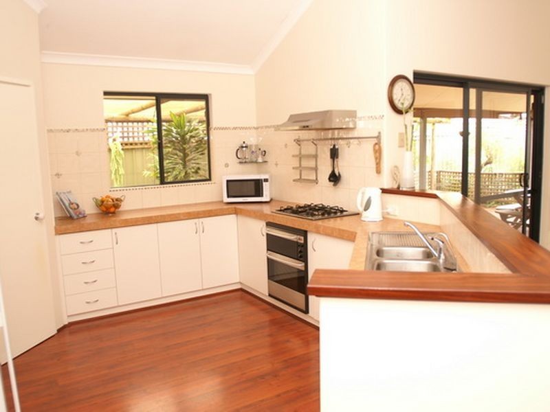 33 Lombe Gardens, Atwell WA 6164