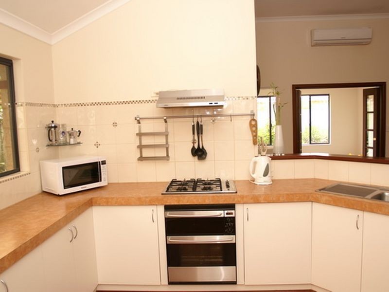 33 Lombe Gardens, Atwell WA 6164