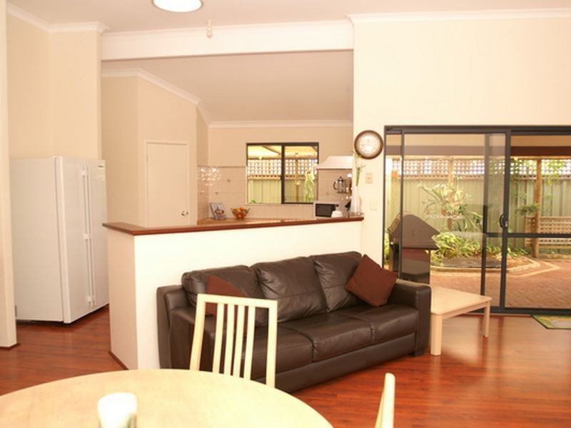 33 Lombe Gardens, Atwell WA 6164