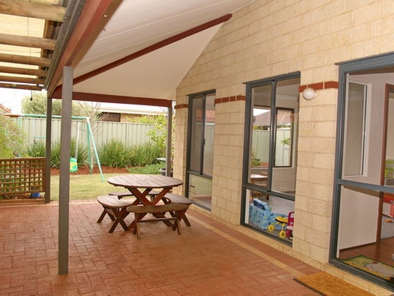 33 Lombe Gardens, Atwell WA 6164