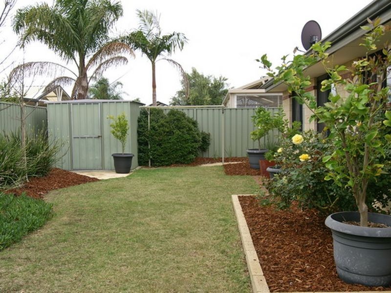 33 Lombe Gardens, Atwell WA 6164