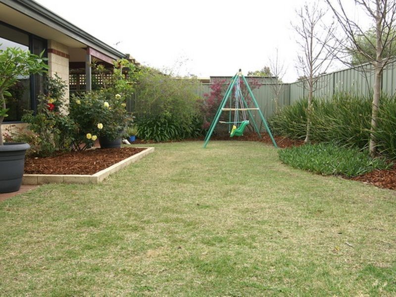 33 Lombe Gardens, Atwell WA 6164