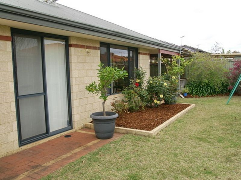 33 Lombe Gardens, Atwell WA 6164