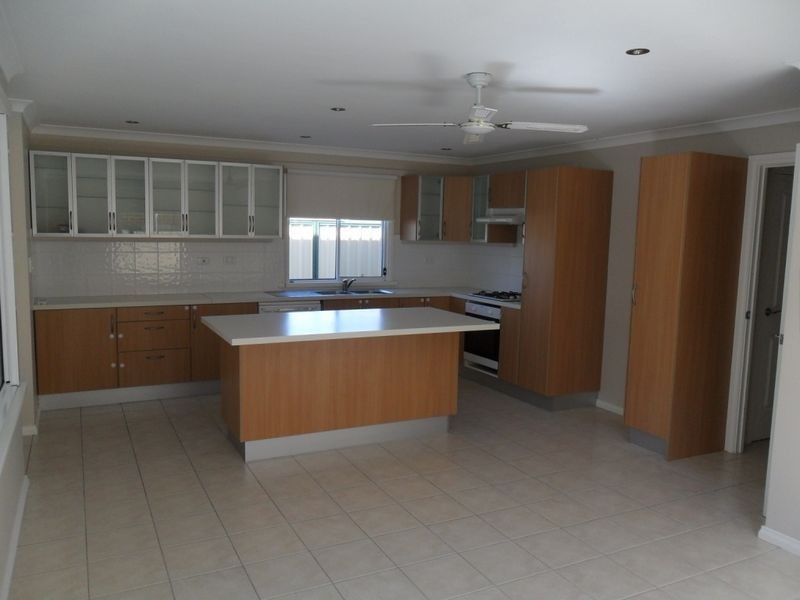 6 Richmond Entrance, Success WA 6164