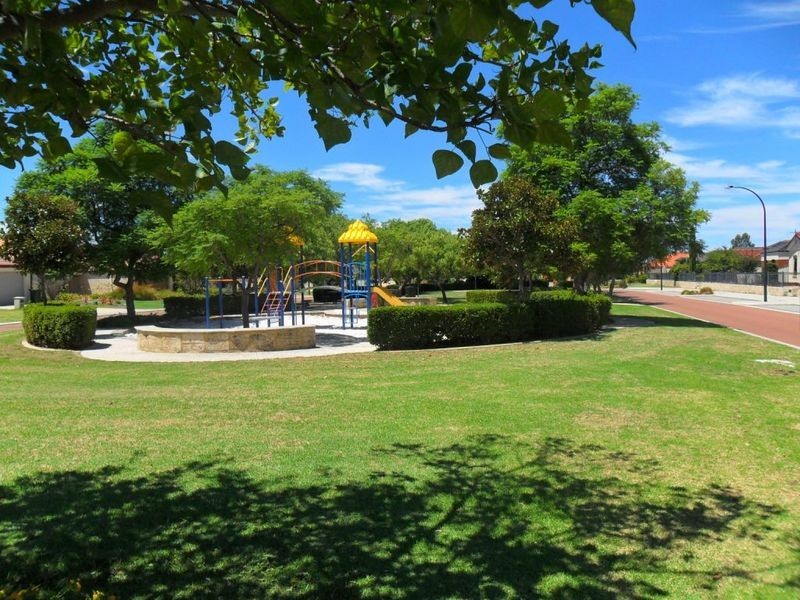 6 Richmond Entrance, Success WA 6164