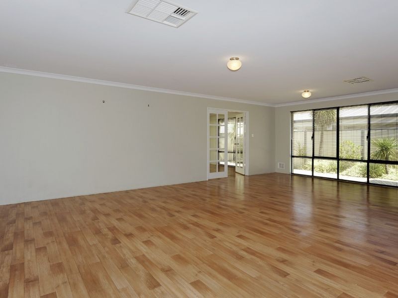 13 Plumwood Avenue, Hammond Park WA 6164