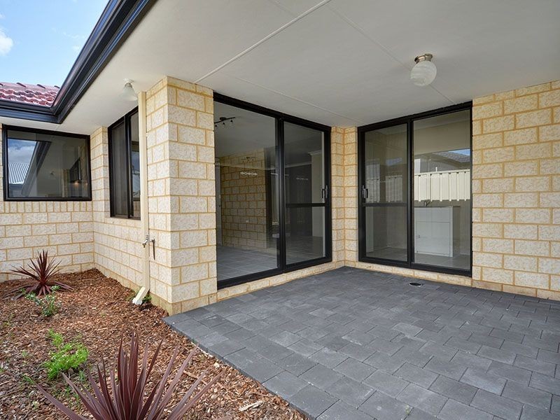 1/18 Cressida Parkway, Success WA 6164