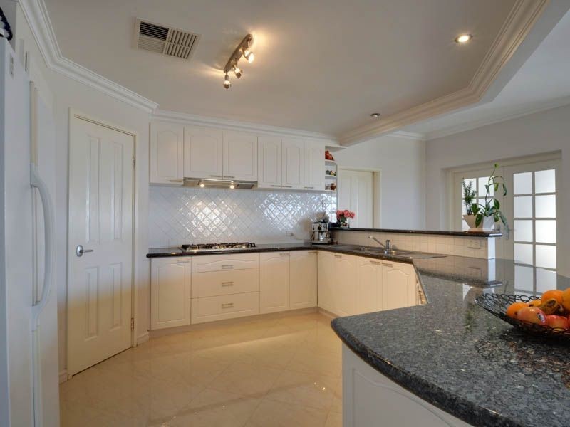 11 Belladonna Drive, Yangebup WA 6164
