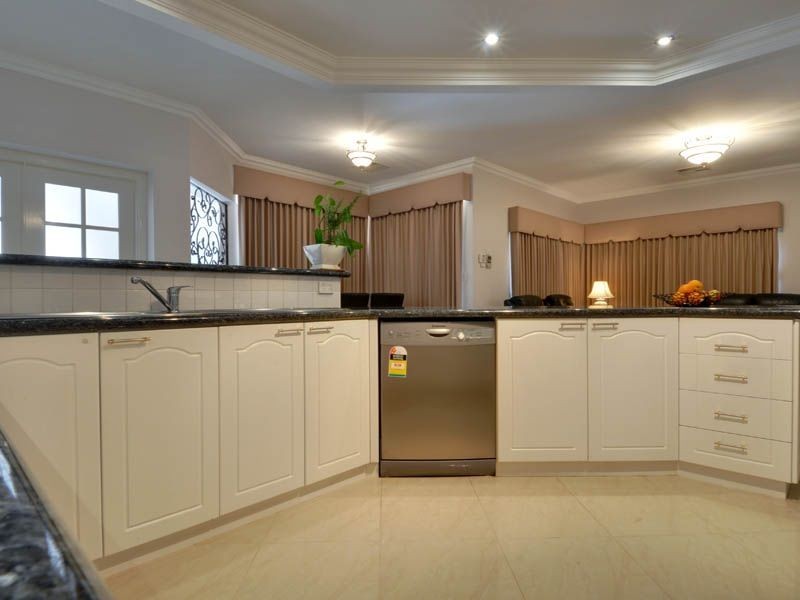 11 Belladonna Drive, Yangebup WA 6164