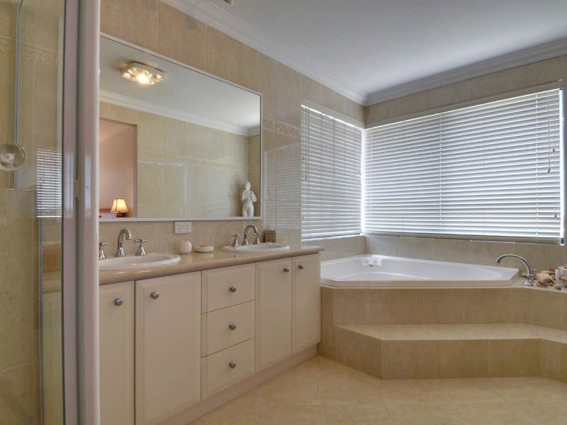 11 Belladonna Drive, Yangebup WA 6164
