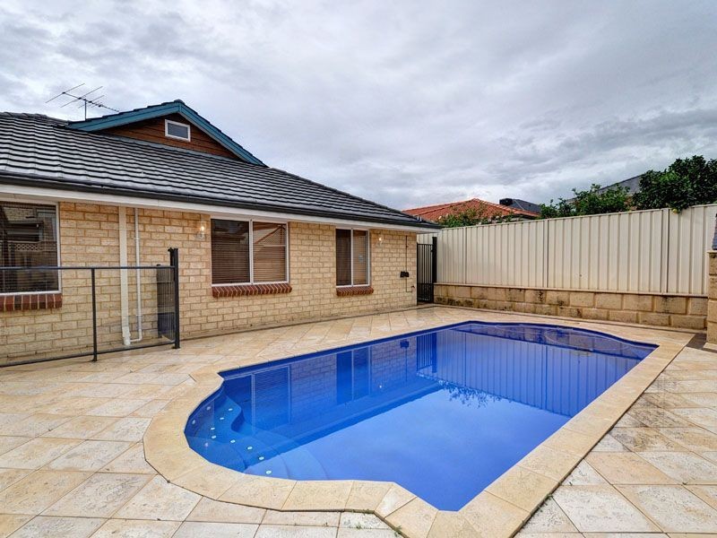 17 Portsea Gardens, Jandakot WA 6164