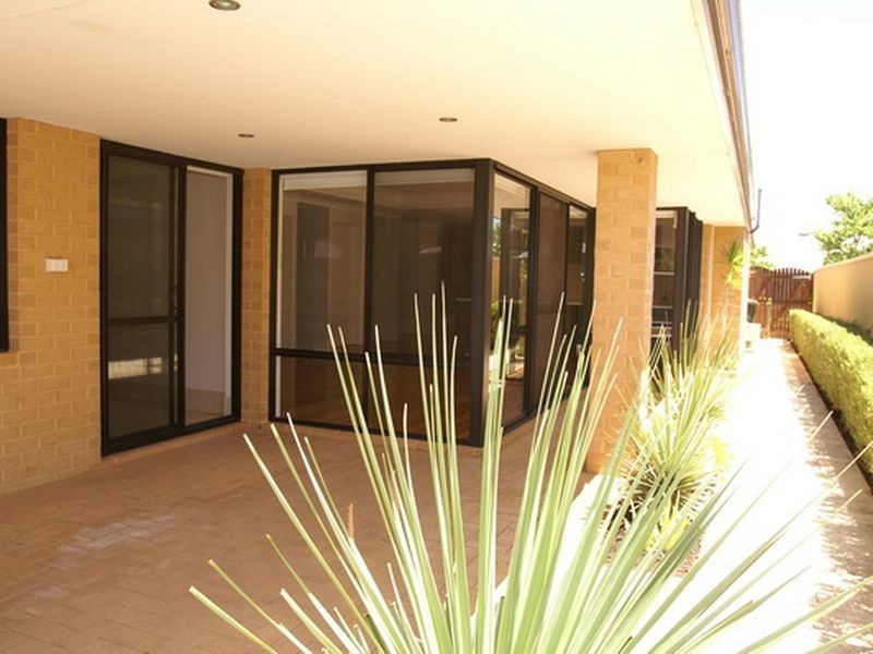 8 Halcyon Way, Atwell WA 6164