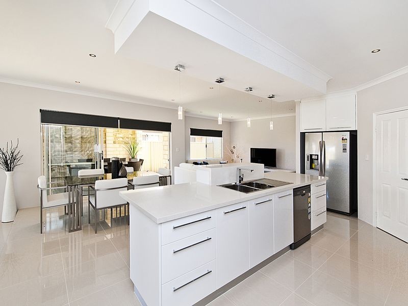 16 Flowerfield Loop, Southern River WA 6110