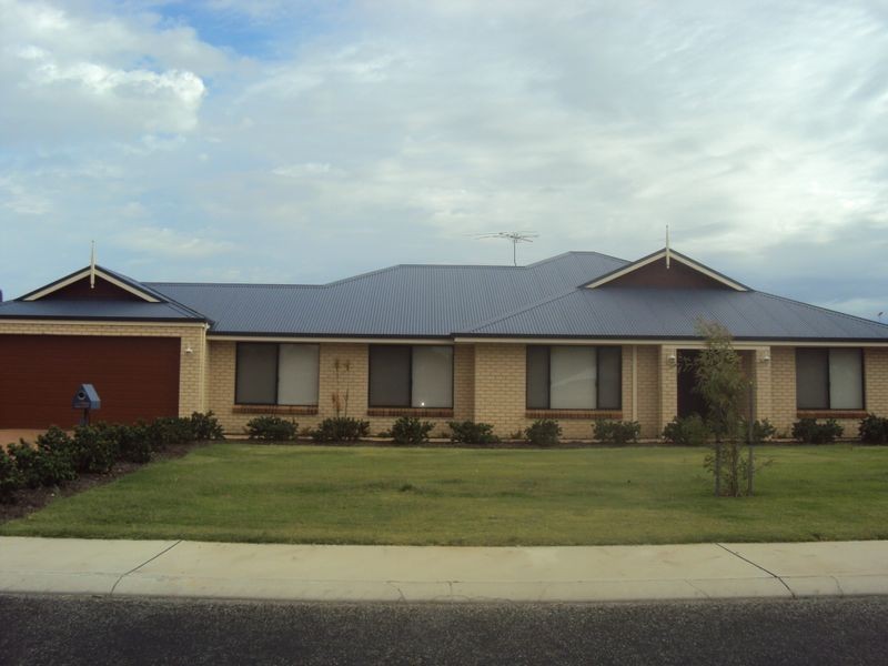 14 Ballagar Road, Byford WA 6122